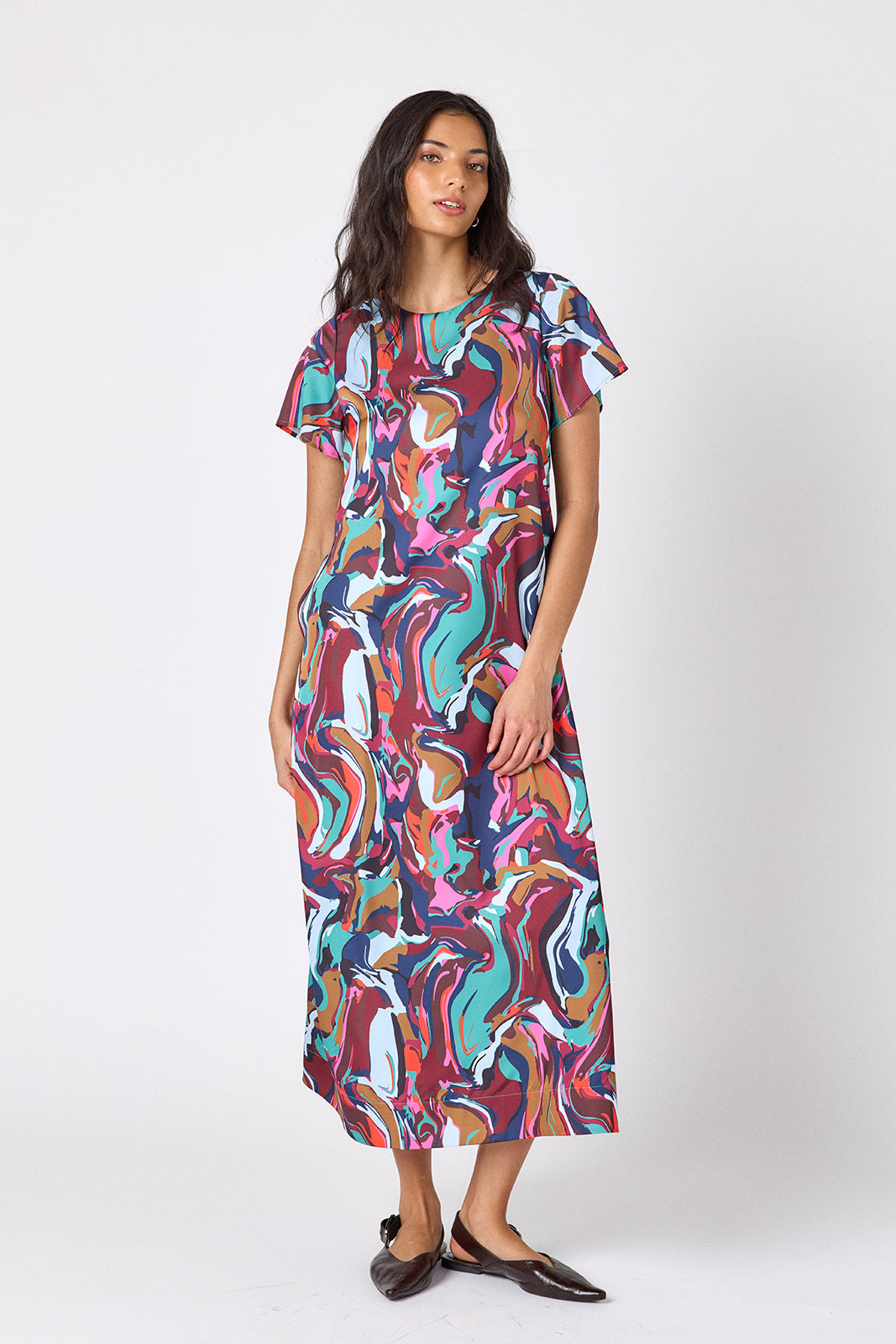 Color Current tent-style short sleeve dress on model – CROSBY by Mollie Burch