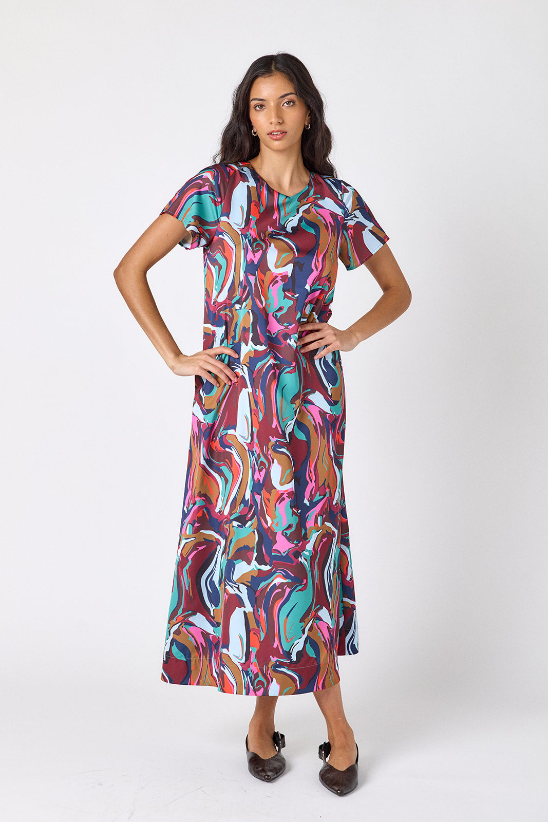 Color Current tent-style short sleeve dress on model – CROSBY by Mollie Burch