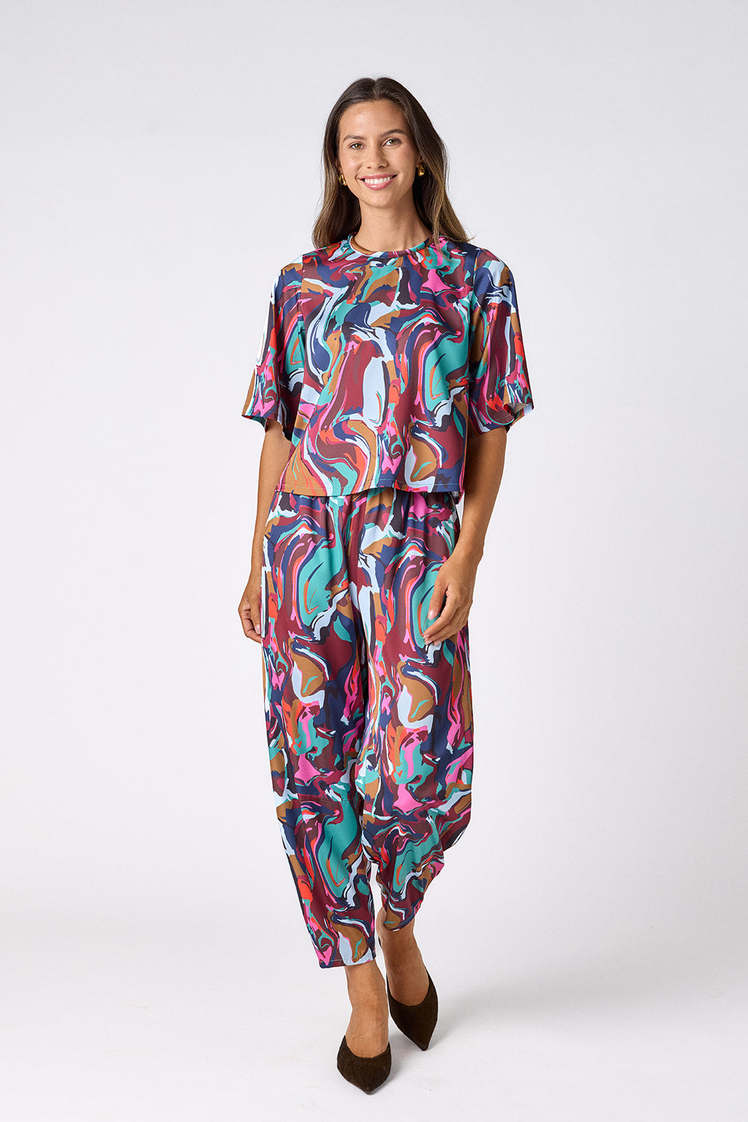 Color Current boxy cropped tee on model – CROSBY by Mollie Burch