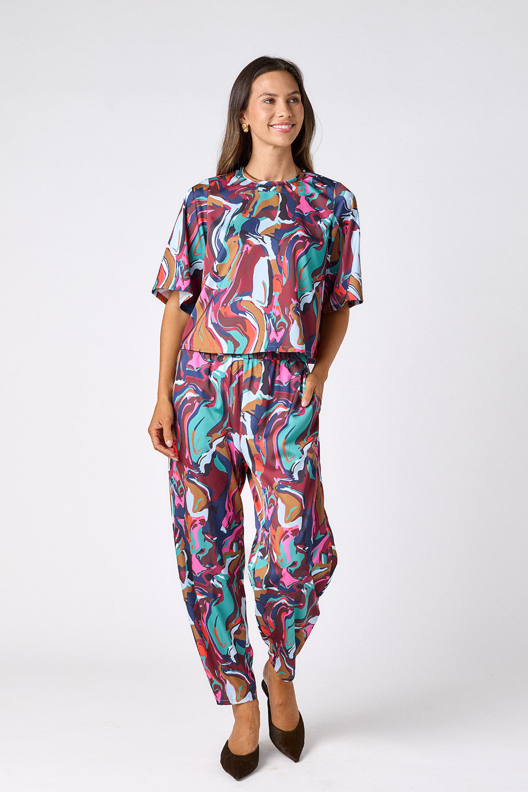 Color Current relaxed fit barrel pant on model – CROSBY by Mollie Burch