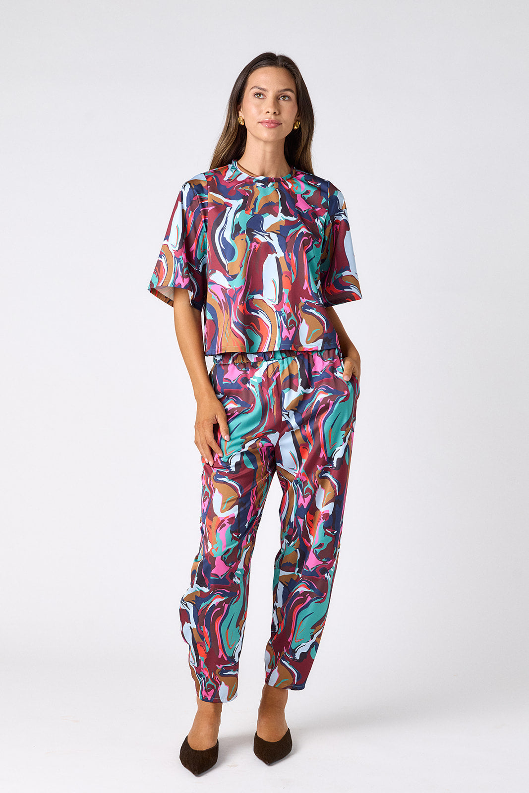 Color Current relaxed fit barrel pant on model – CROSBY by Mollie Burch