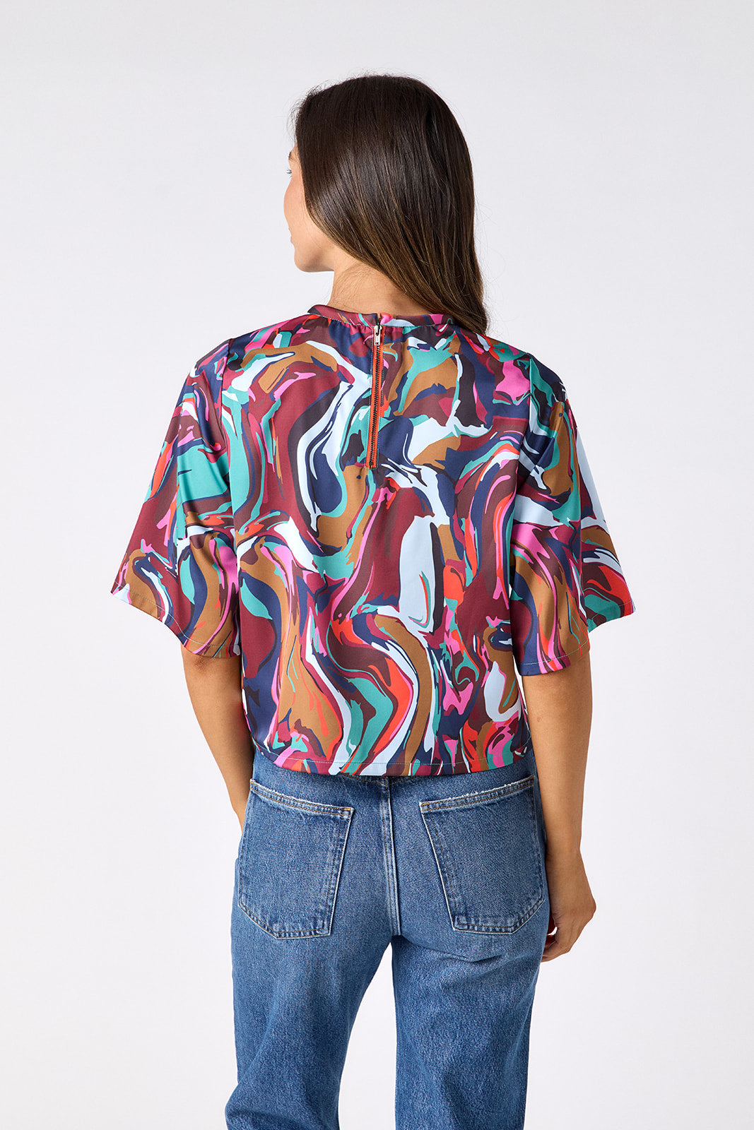 Color Current boxy cropped tee on model – CROSBY by Mollie Burch